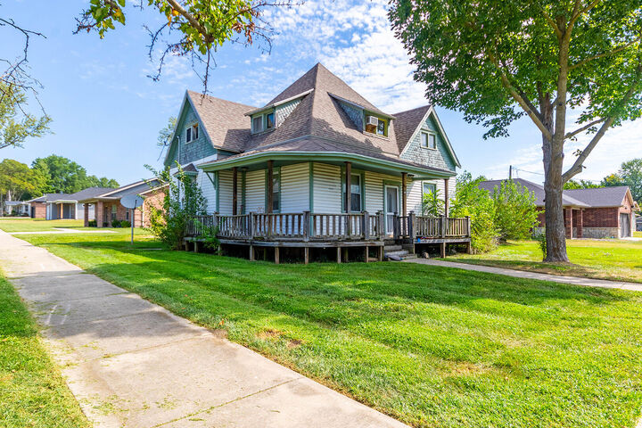 Property Photo:  103 E Stone St  MO 65284 