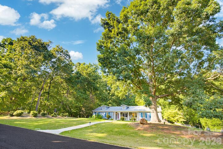 Property Photo:  1011 Tarlton Drive  NC 28150 
