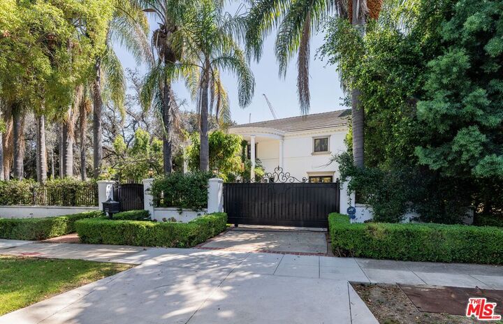 Property Photo:  701 Trenton Dr  CA 90210 