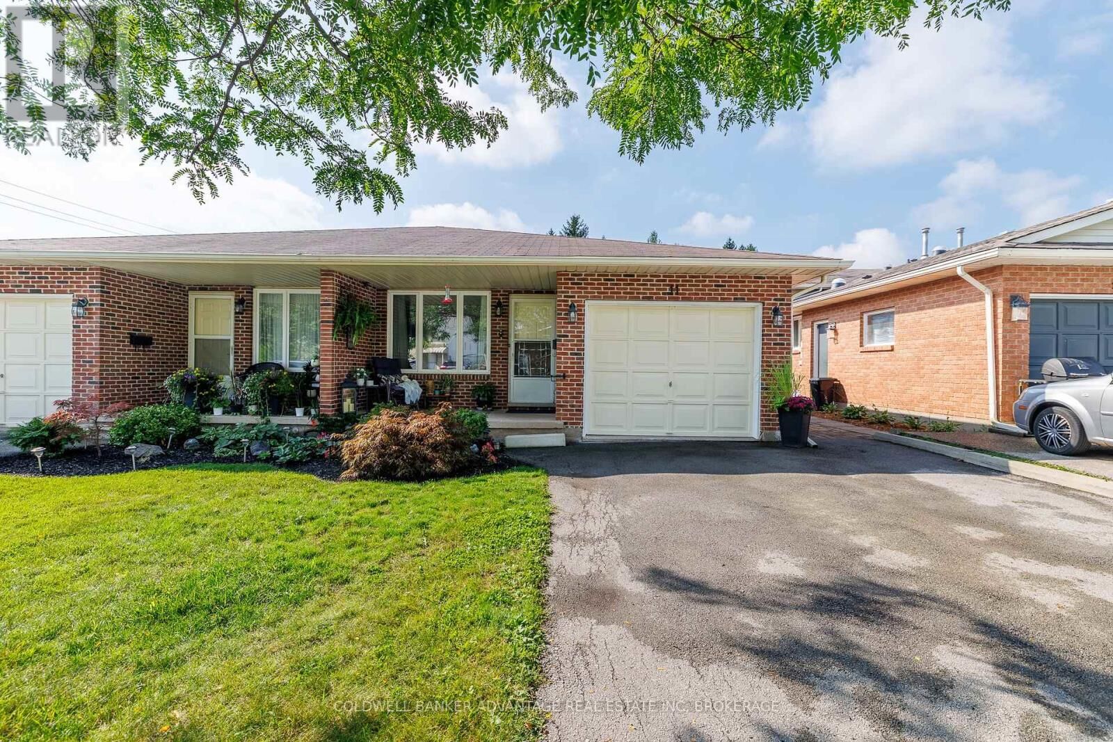 Photo de la propriété: 11 Woodland Drive ON L3C 7C9
