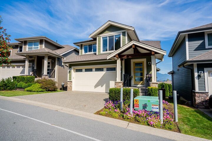 Property Photo:  50634 Ledgestone Place 2  BC V2P 0E7 