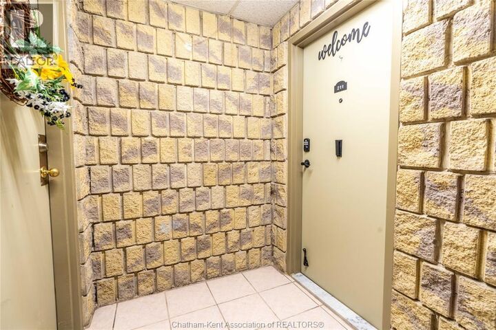 Property Photo:  140 Park Avenue East 211  ON N7M 3V6 