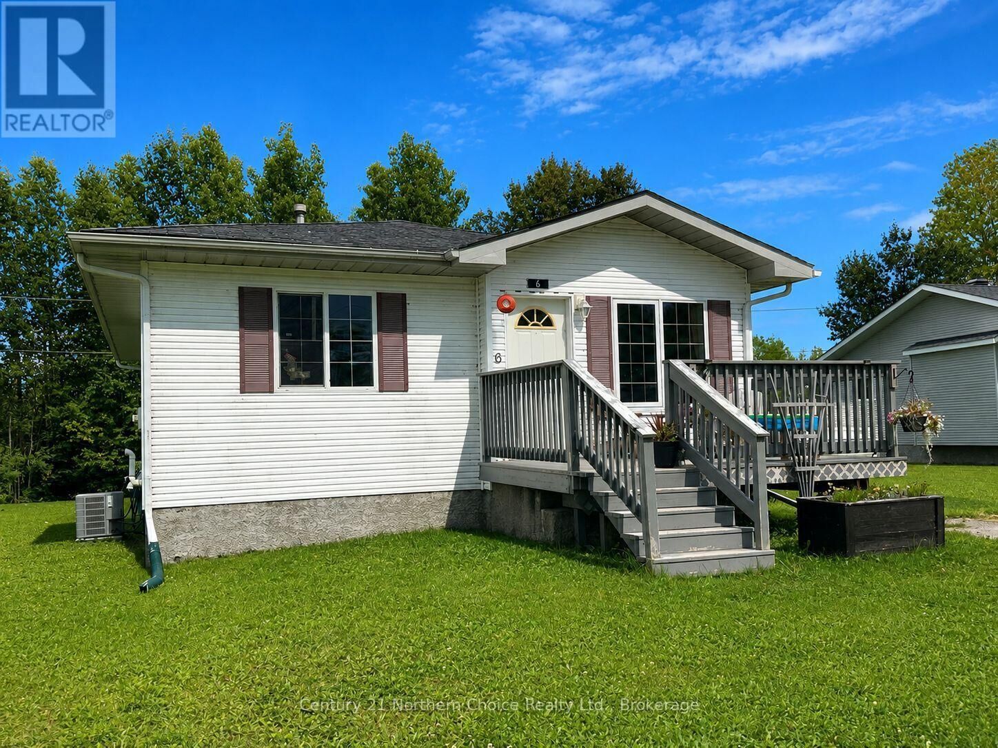 Property Photo:  6 Oak Street  ON P0V 1T0 