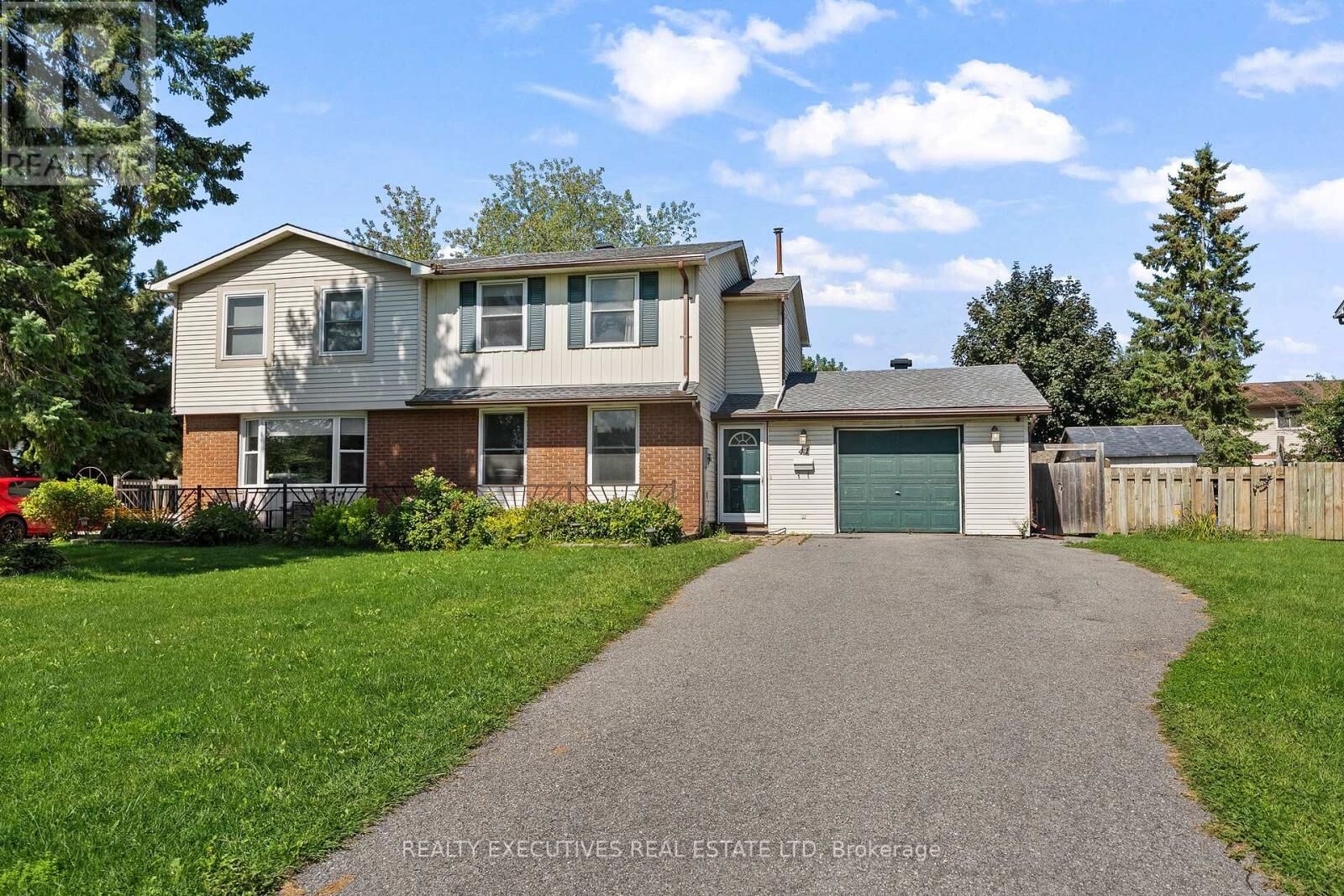 Property Photo: 41 Winchester Drive ON K2L 2C8