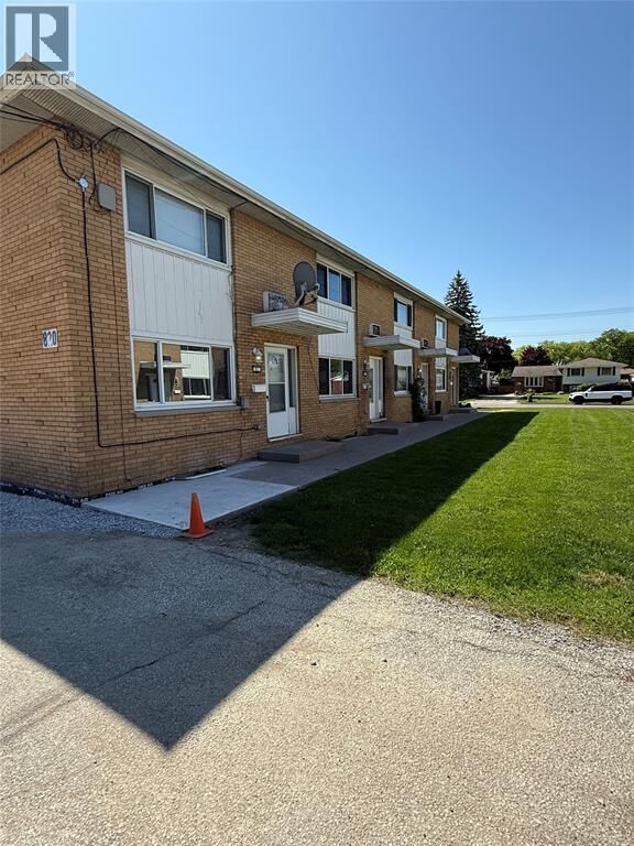 Property Photo:  820 Wellington Street 23  ON N7T 1J5 