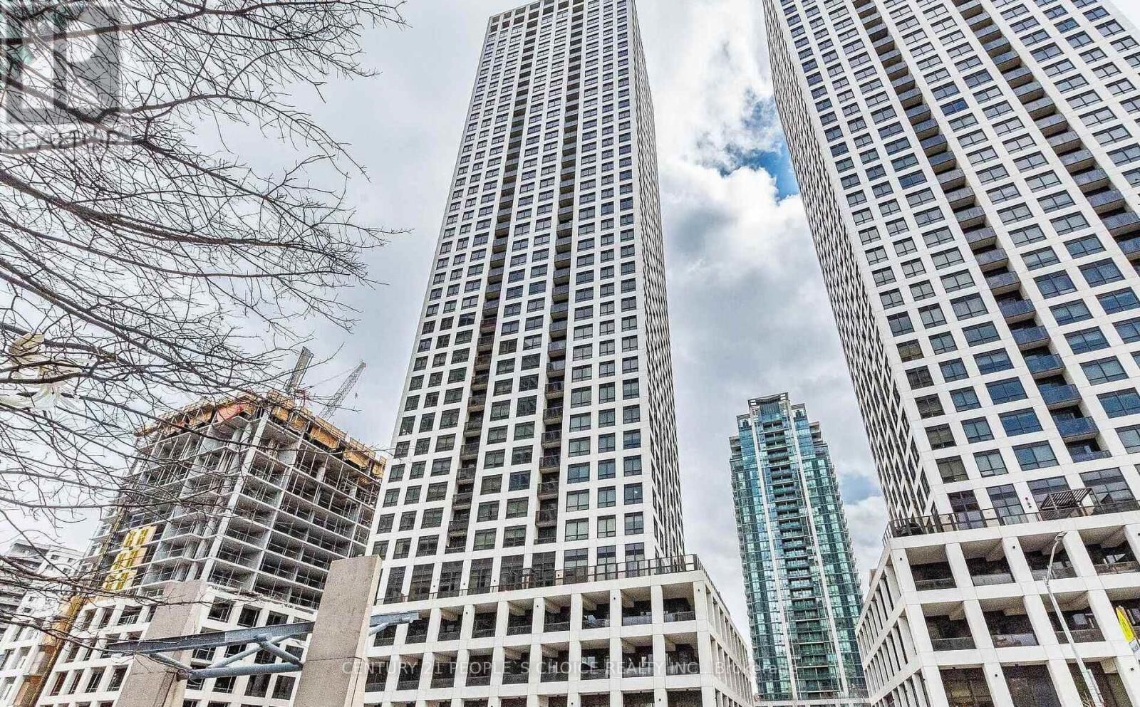 Property Photo: 30 Elm Drive 3601 ON L5B 0N6
