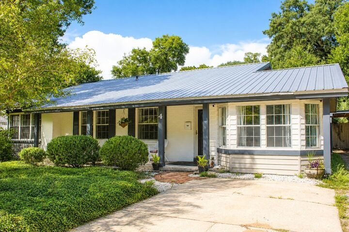 Property Photo:  4 NE Bay Drive  FL 32548 