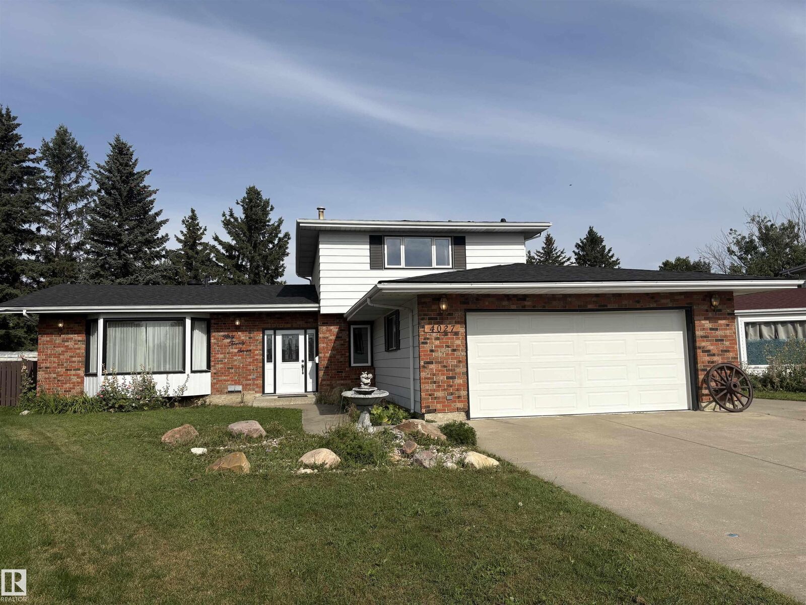 Property Photo: 4027 74 Street NW AB T6K 0W7