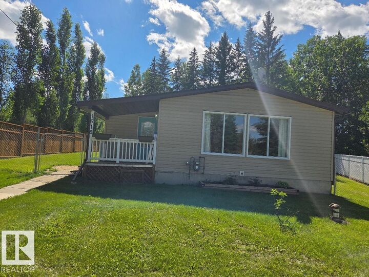 Property Photo: 1618 Marine Crescent AB T0E 0A2