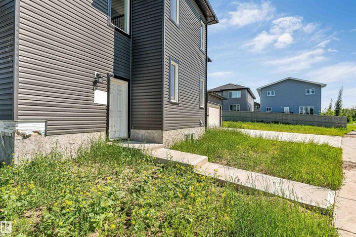 Property Photo:  292 Fraser Way NW NW  AB T5Y 6C4 