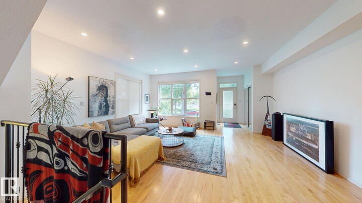 Property Photo:  9846 112 Street NW  AB T5K 1L4 