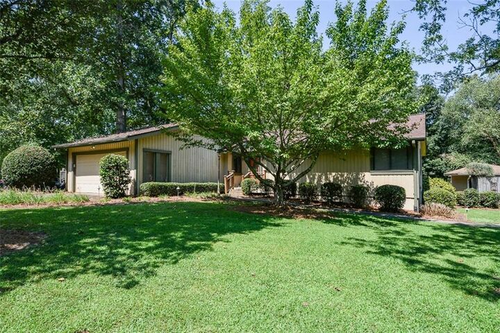 Property Photo: 6906 Springwood Drive GA 30135