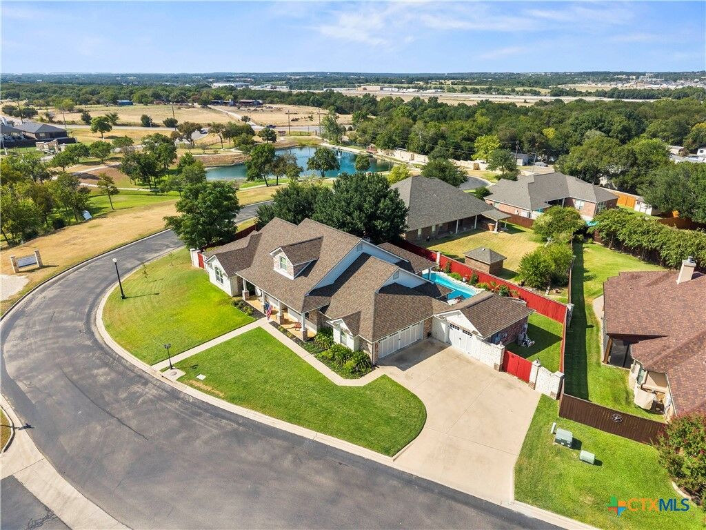 Property Photo: 1006 Shady Hollow Court TX 76559