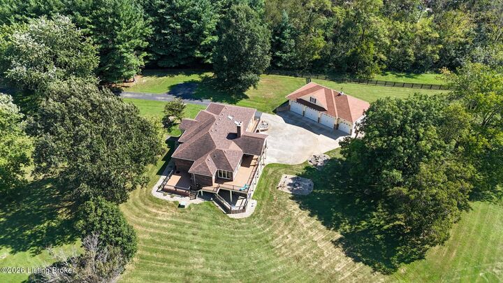 Property Photo: 2400 Sir Roberts Way KY 40245