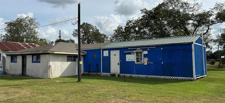 Property Photo: 908 Main Street TX 77514