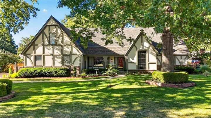 Property Photo:  3516 W 101st Terrace  KS 66206 