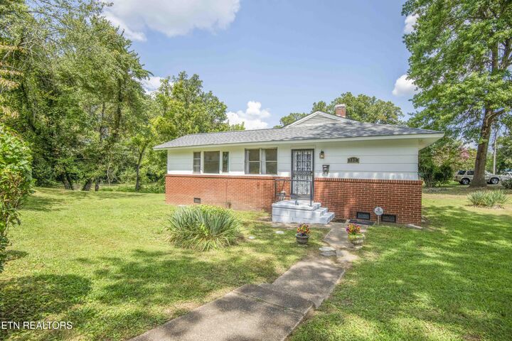 Property Photo: 237 S Dillard Ave TN 37830