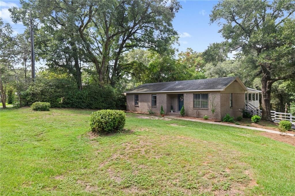 Property Photo: 5410 Johnson Road AL 36582