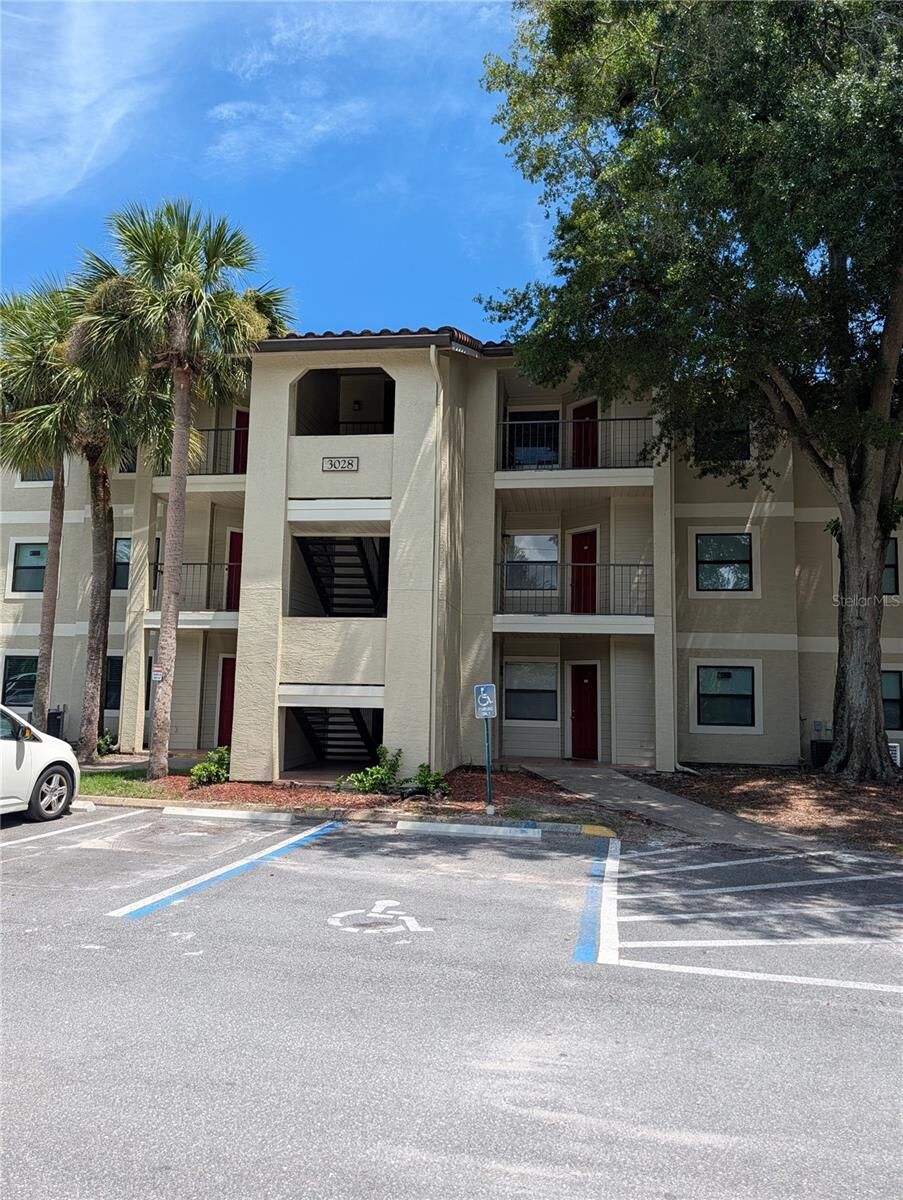 Property Photo: 3028 Parkway Blvd 204 FL 34747