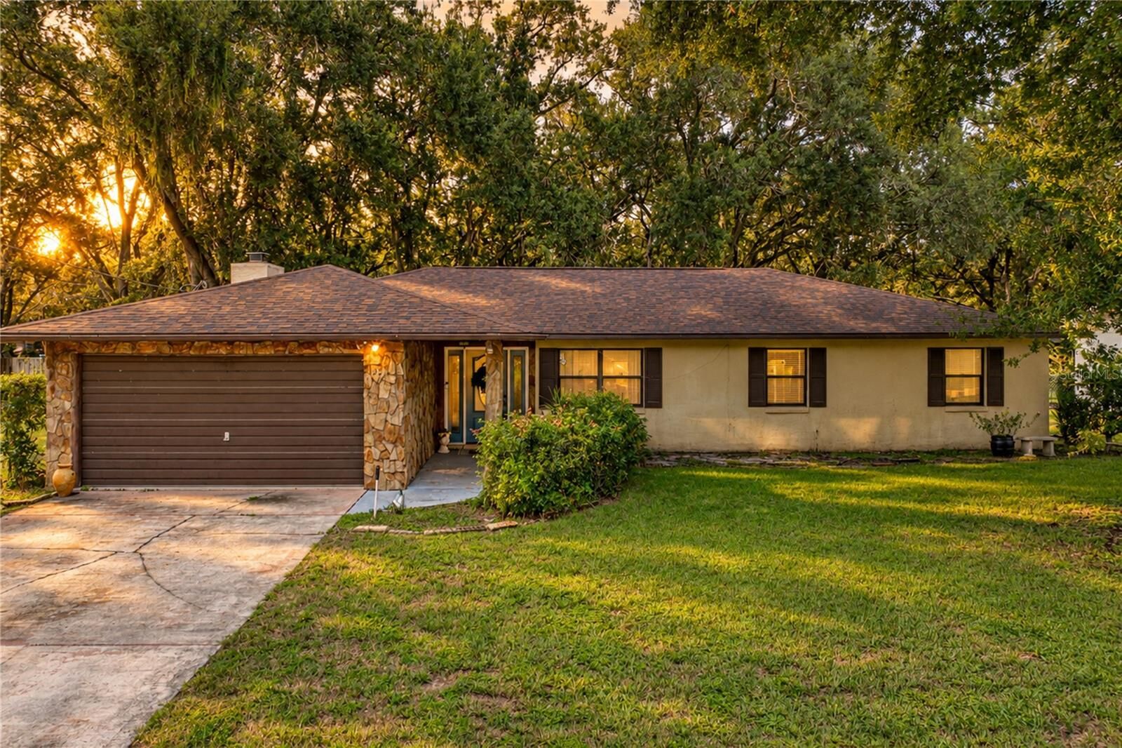 Property Photo:  124 N Pointe Drive  FL 33823 