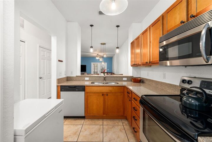 Property Photo:  2508 SW 35th Place Q98  FL 32608 