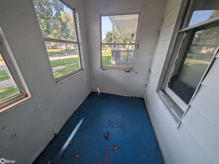 Property Photo: 1104 S 10th Street IA 52601