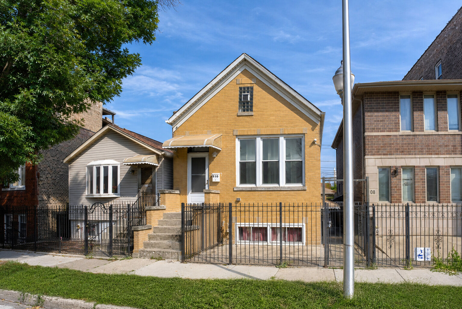 Property Photo: 510 W 32nd Street IL 60616