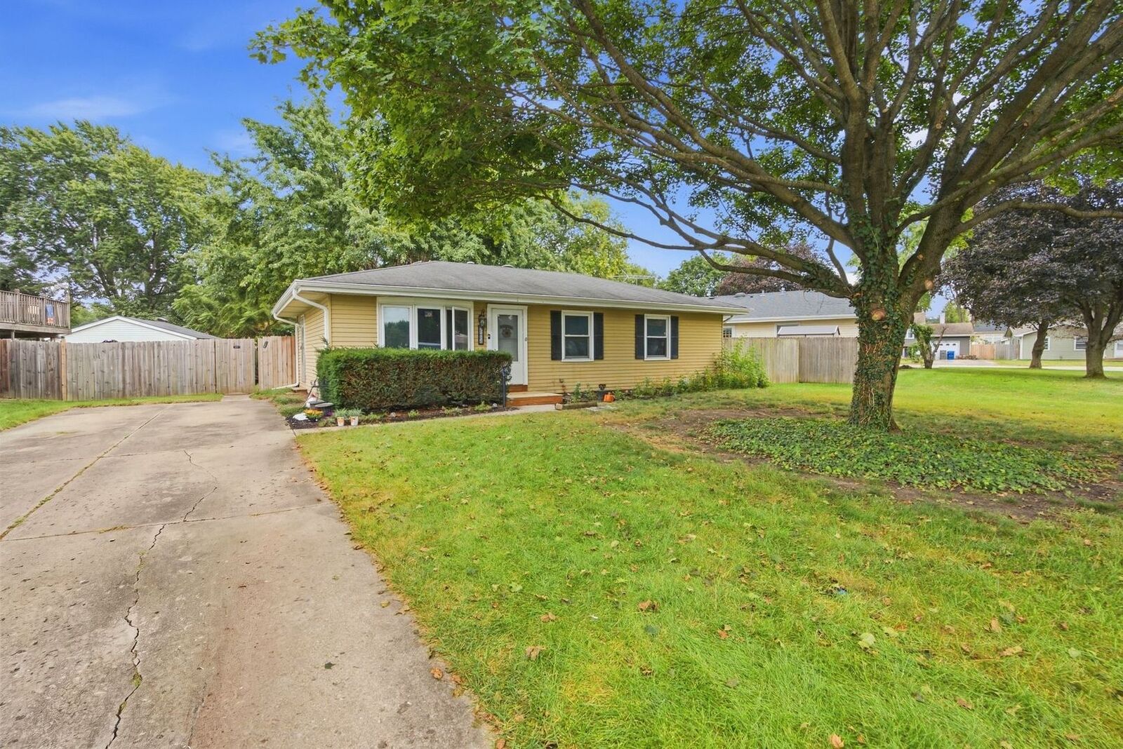 Property Photo: 103 Mary Street IL 60543