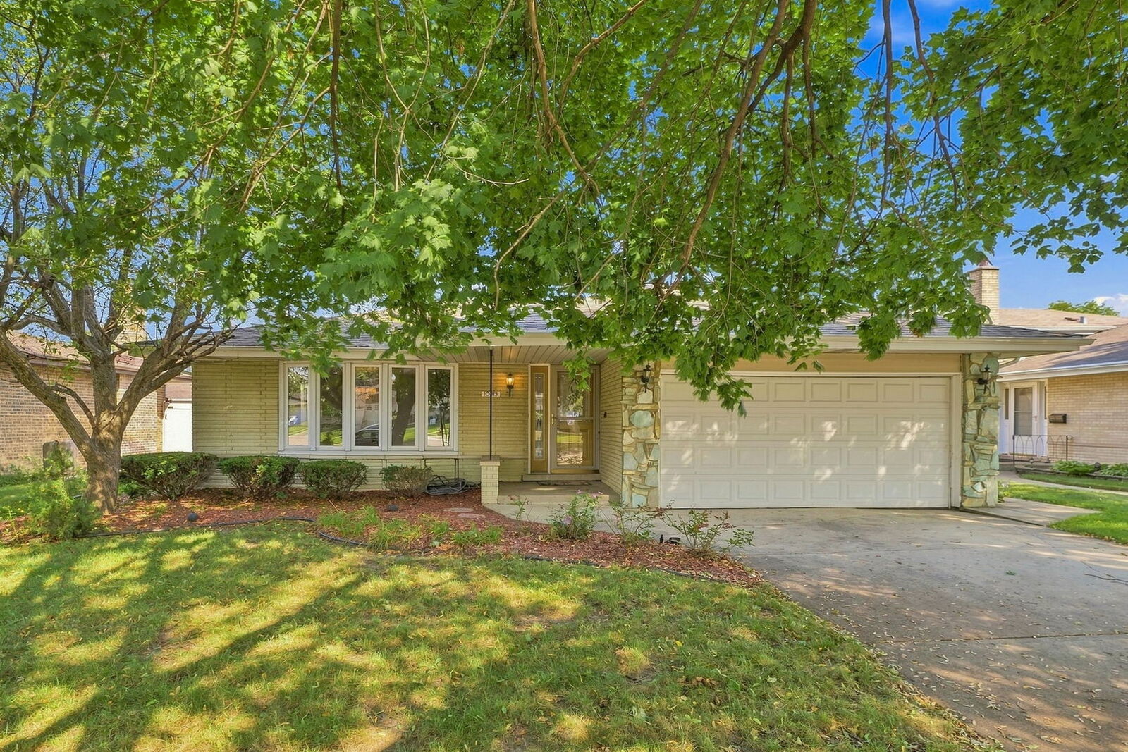 Property Photo:  10313 S Cook Avenue  IL 60453 