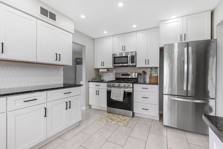 Property Photo:  2N330 Swift Road  IL 60148 