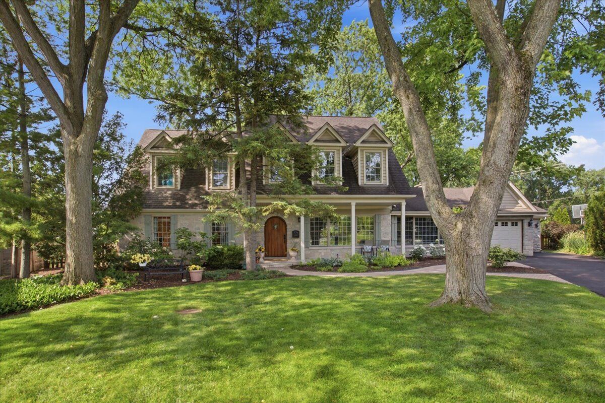 Property Photo:  2501 Robincrest Lane  IL 60025 