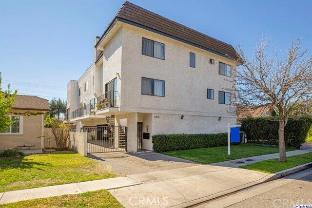 Property Photo: 464 W Lexington Drive 3 CA 91203