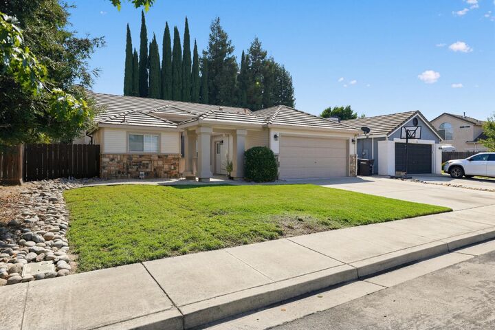 Property Photo:  5522 Sunfield Way  CA 95368 