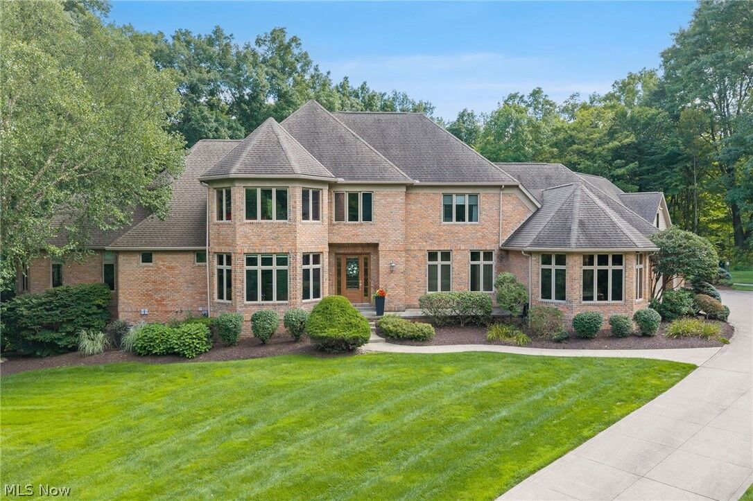 Property Photo: 1088 River Woods Drive OH 44233