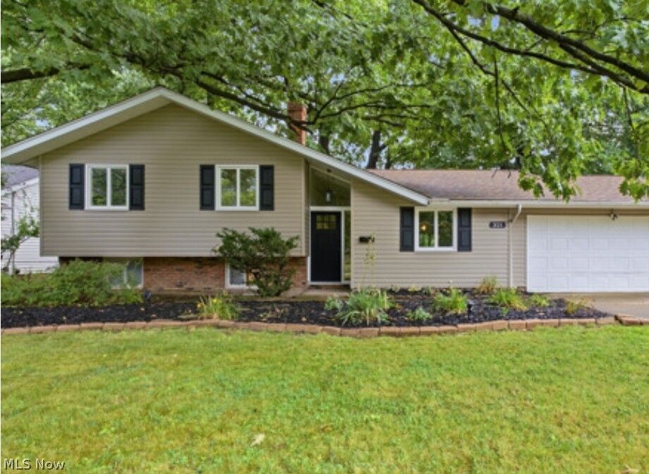 Property Photo:  321 Royal Oak Boulevard  OH 44143 