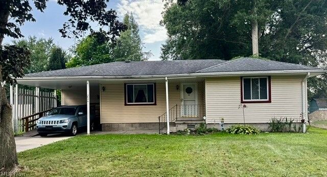 Property Photo: 2846 Catalpa Street SE OH 44483