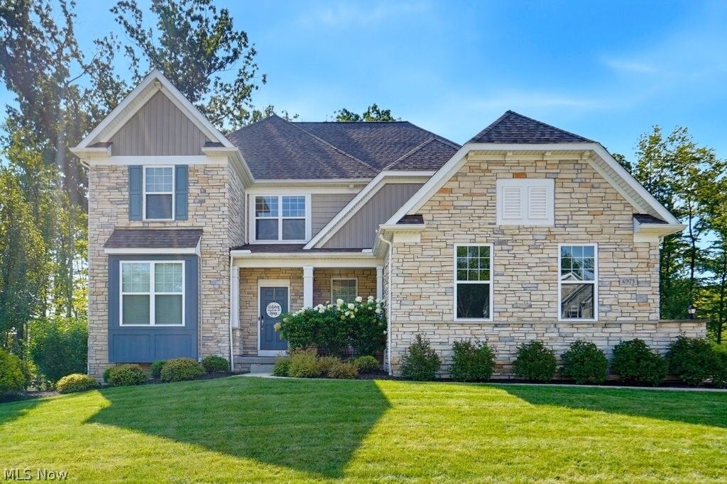 Property Photo: 6973 Hawthorn Trace OH 44131