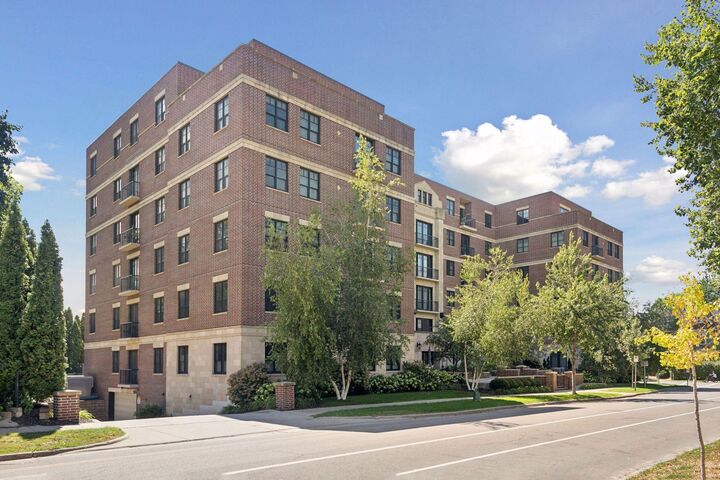 Property Photo:  370 Marshall Avenue 201  MN 55102 
