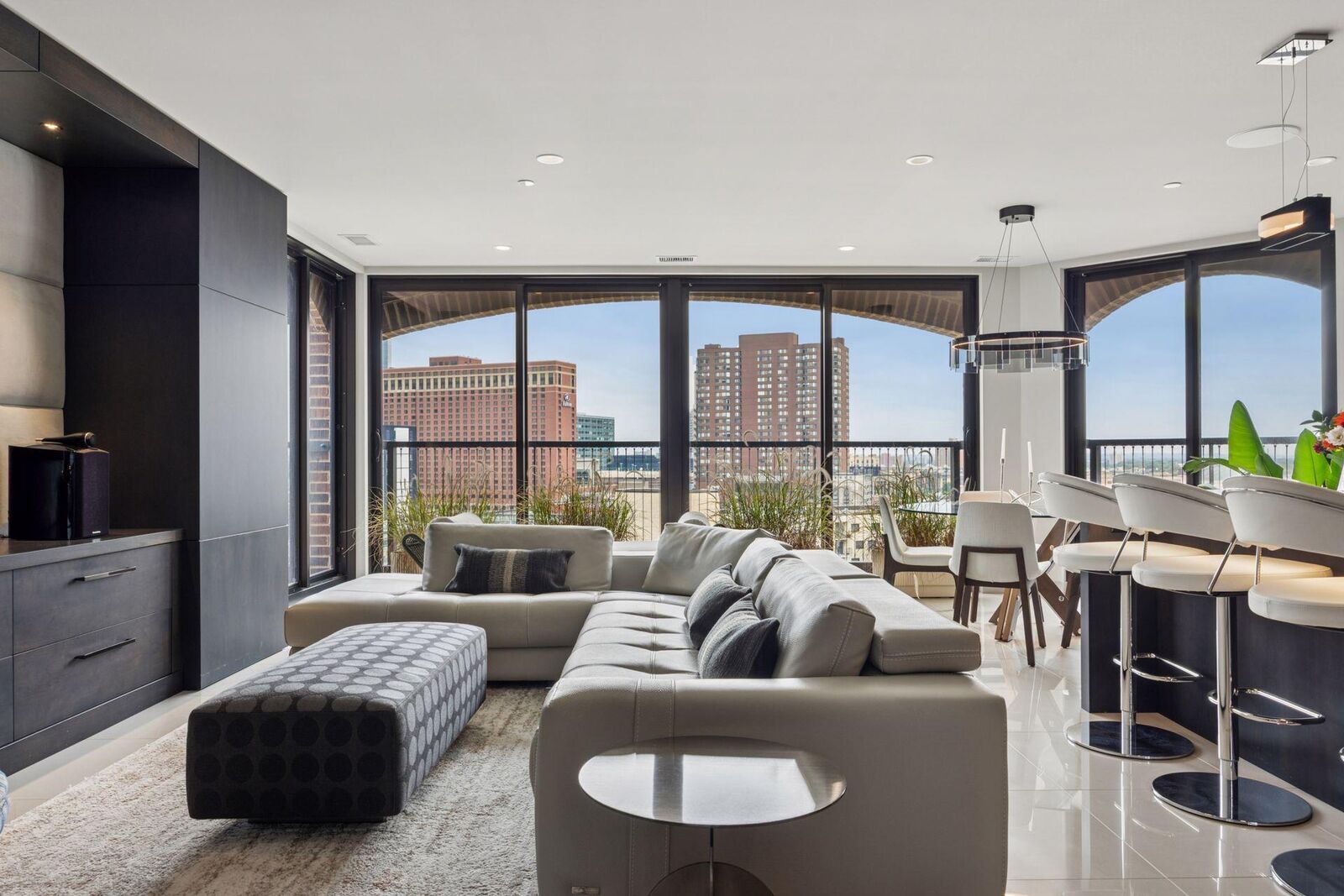 Property Photo: 1201 Yale Place 1110 MN 55403
