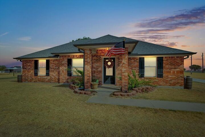 Property Photo: 229 Harvey Lane TX 76234