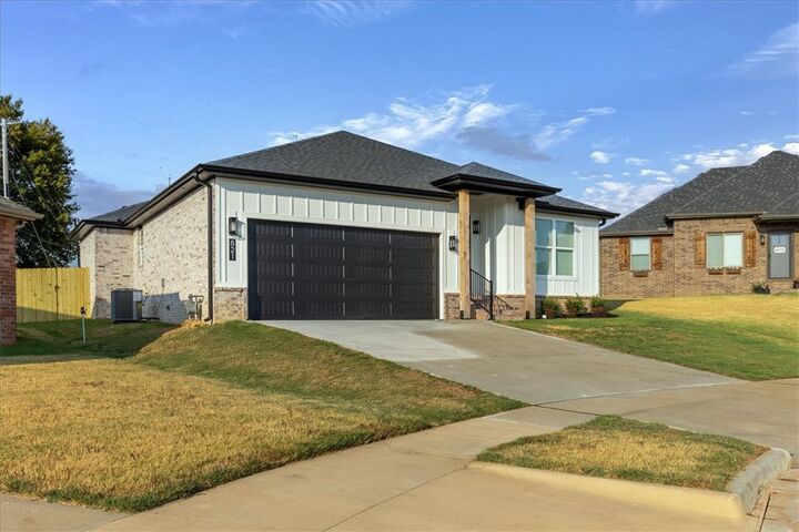 Property Photo: 821 Pinnacle Street AR 72753