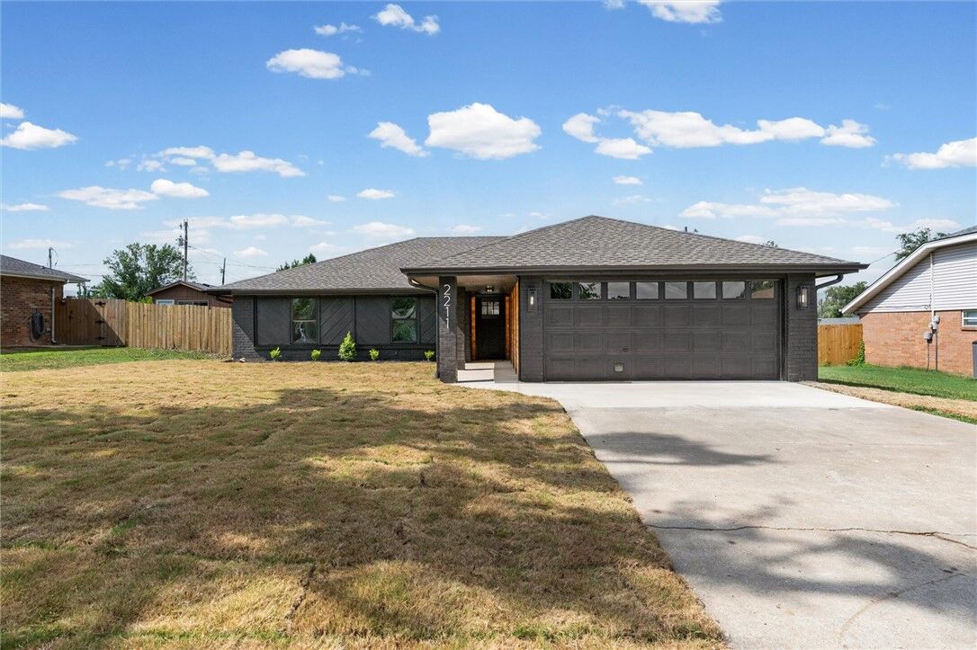 Property Photo:  2211 W Olrich Street  AR 72758 