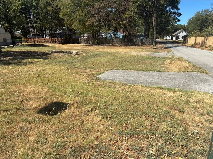 Property Photo:  602 Washington Street  AR 72761 