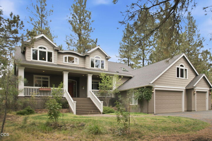 Property Photo:  2530 NW Peoples Court  OR 97703 