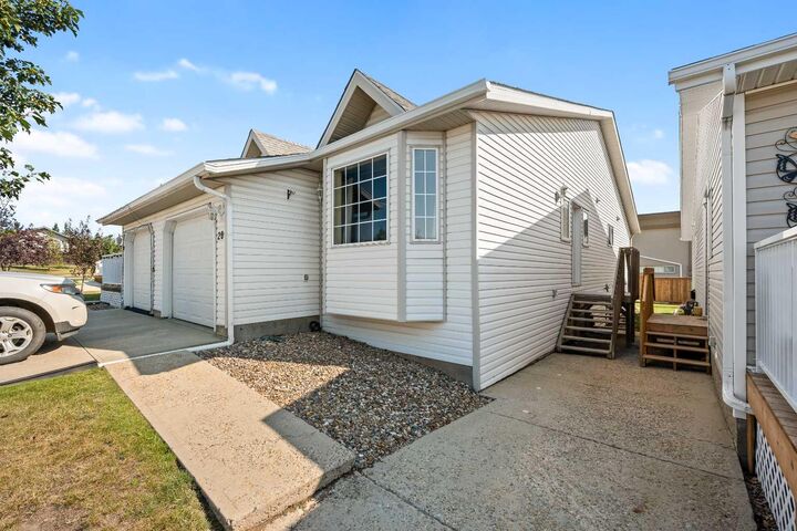 Property Photo:  5104 18 Street 20  AB T9V 0A8 