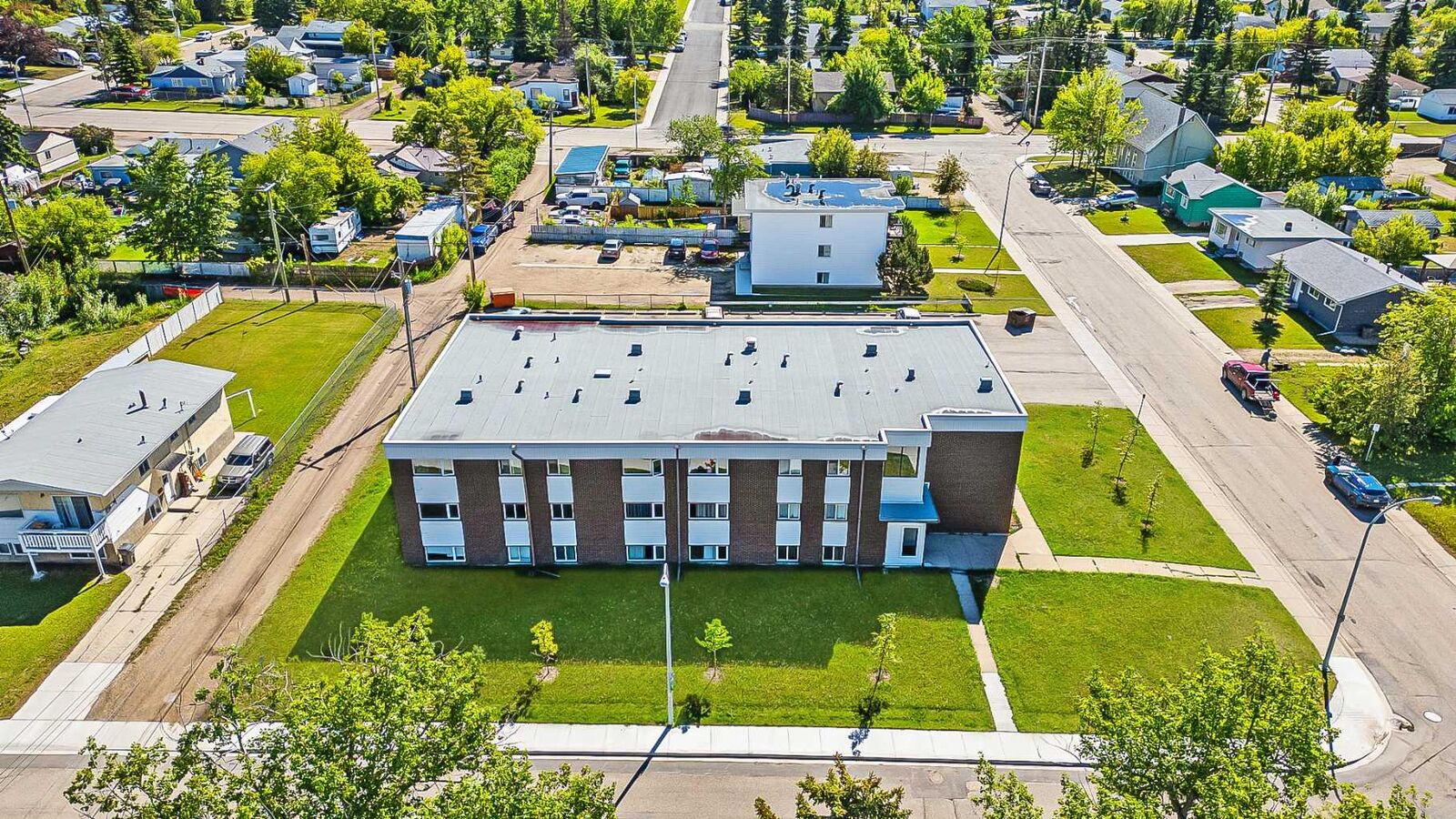 Property Photo: 9656 Hillcrest Drive 301 AB T8V 1B1