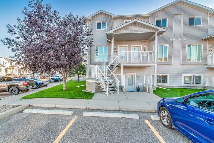 Property Photo:  364 Northlands Pointe NE  AB T1C 0C4 