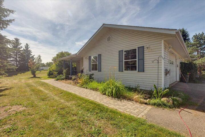 Property Photo:  38240 284 Range  AB T4N 5E1 