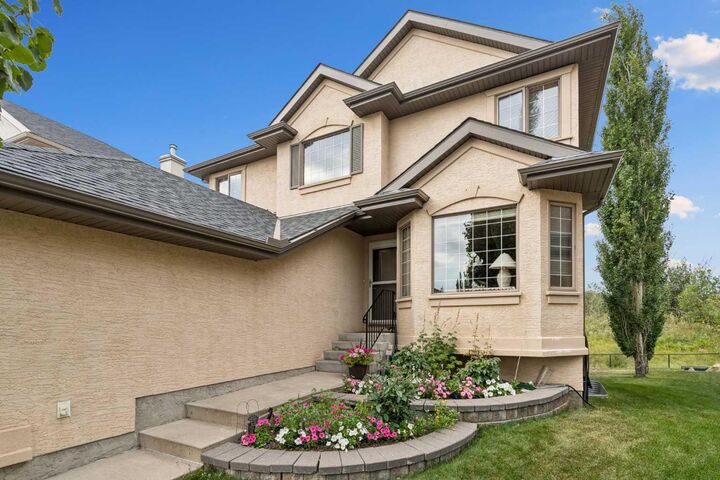 Photo de la propriété: 127 Edgeridge Close NW AB T3A 6K4