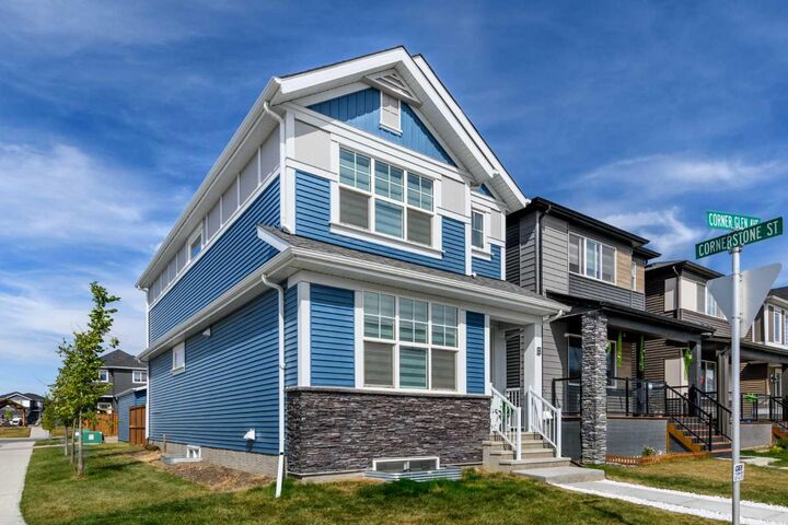Property Photo:  8 Corner Glen Avenue NE  AB T3N 2L6 